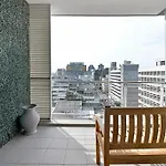 Yaya - Modern Apartment With City, Ocean & Mountain Views!