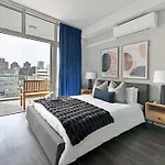 Yaya - Modern Apartment With City, Ocean & Mountain Views!