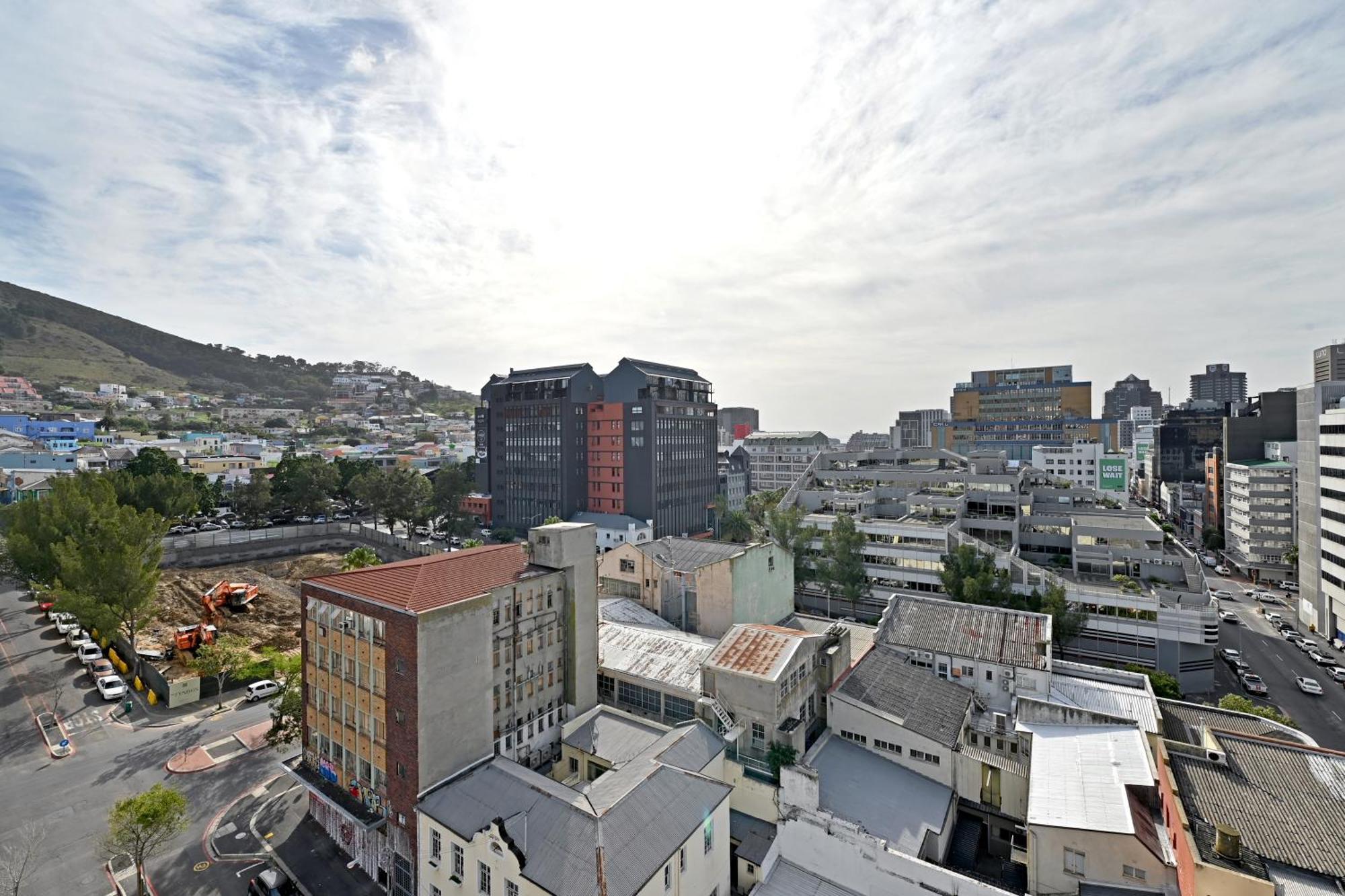 Yaya - Modern With City, Ocean & Mountain Views! Cape Town